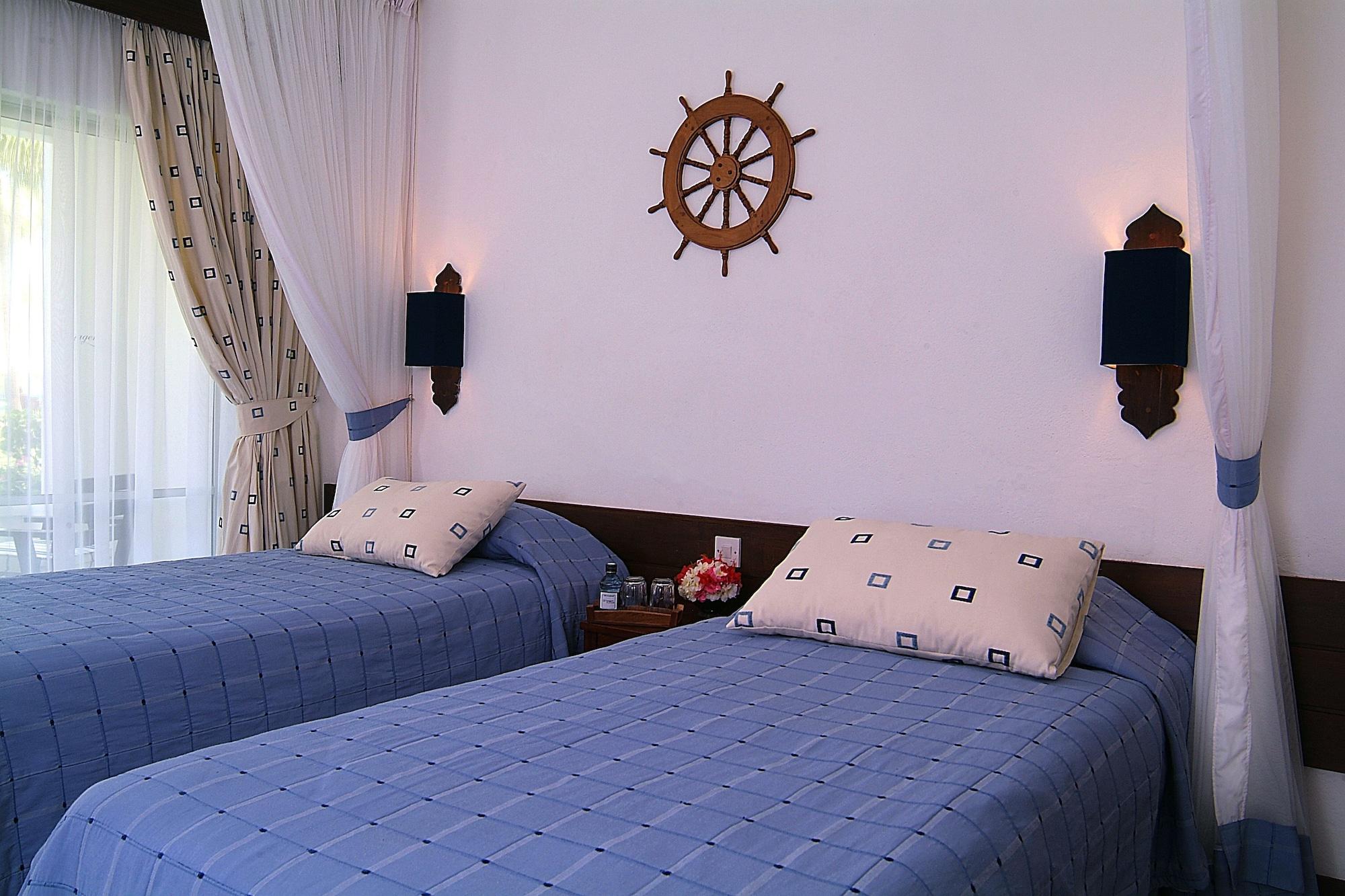 Voyager Beach Resort Mombasa Exterior photo