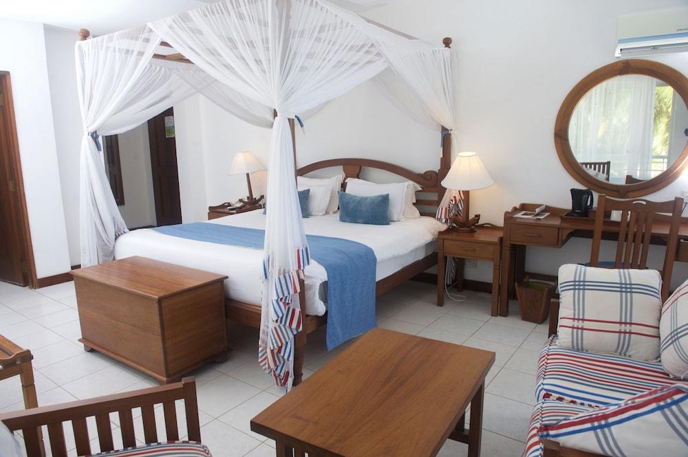 Voyager Beach Resort Mombasa Exterior photo