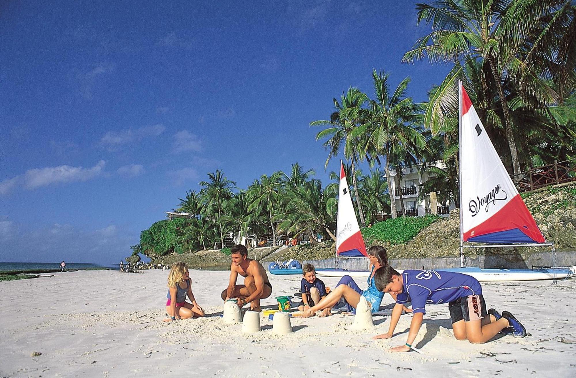 Voyager Beach Resort Mombasa Exterior photo