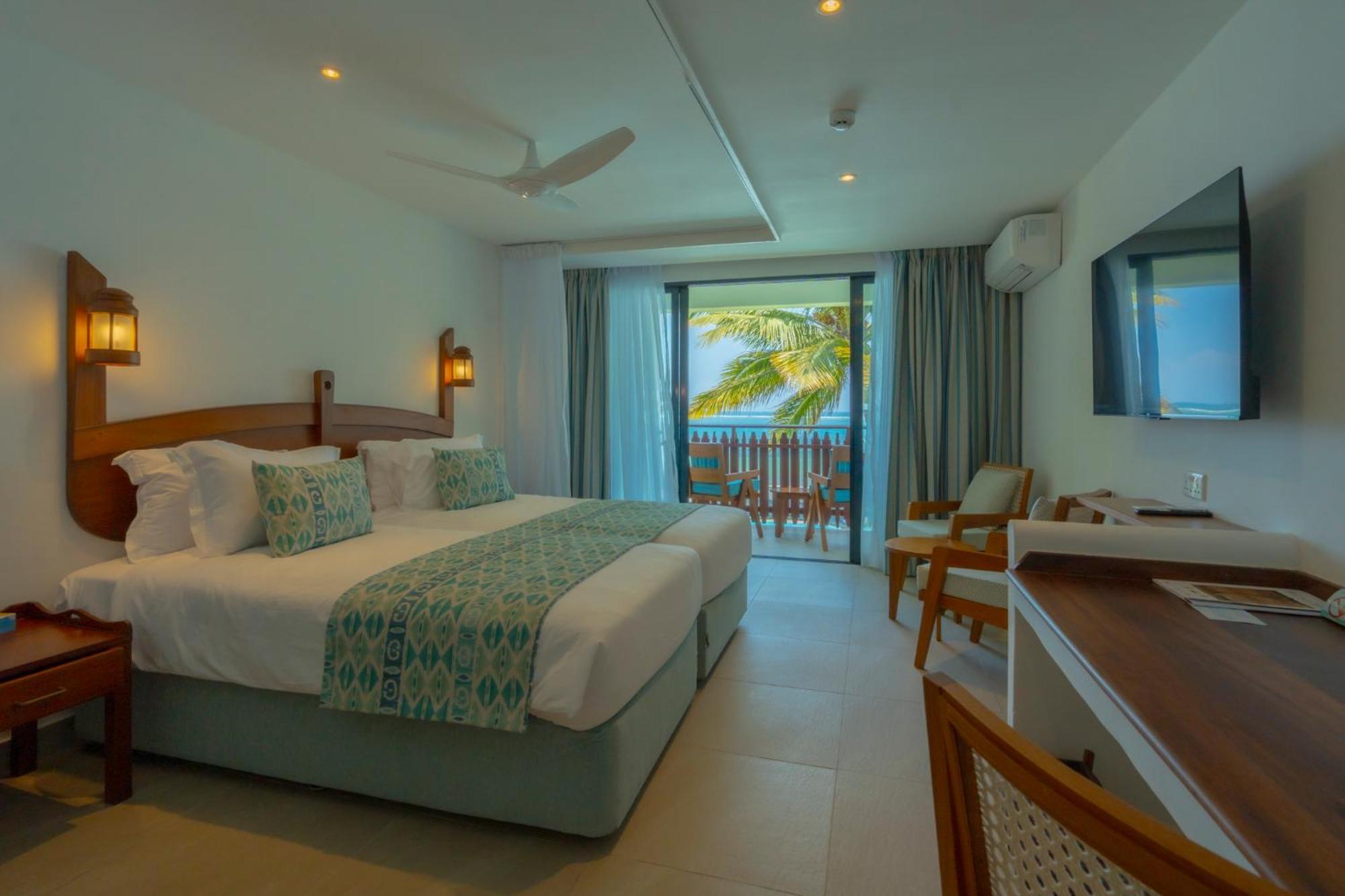 Voyager Beach Resort Mombasa Exterior photo