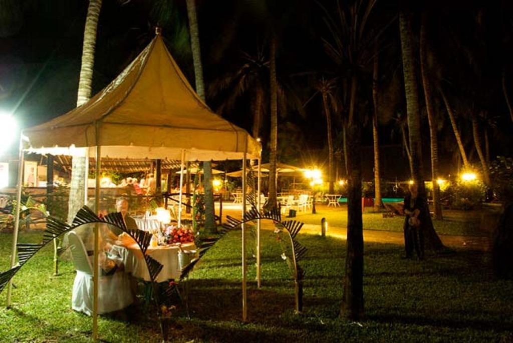 Voyager Beach Resort Mombasa Exterior photo