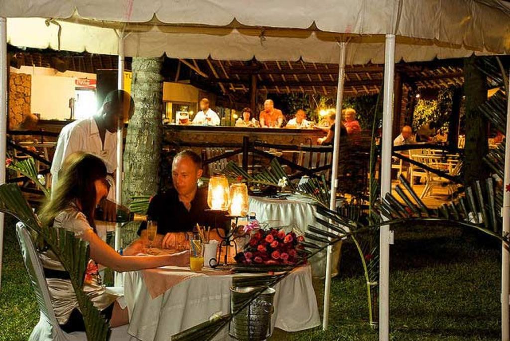 Voyager Beach Resort Mombasa Exterior photo