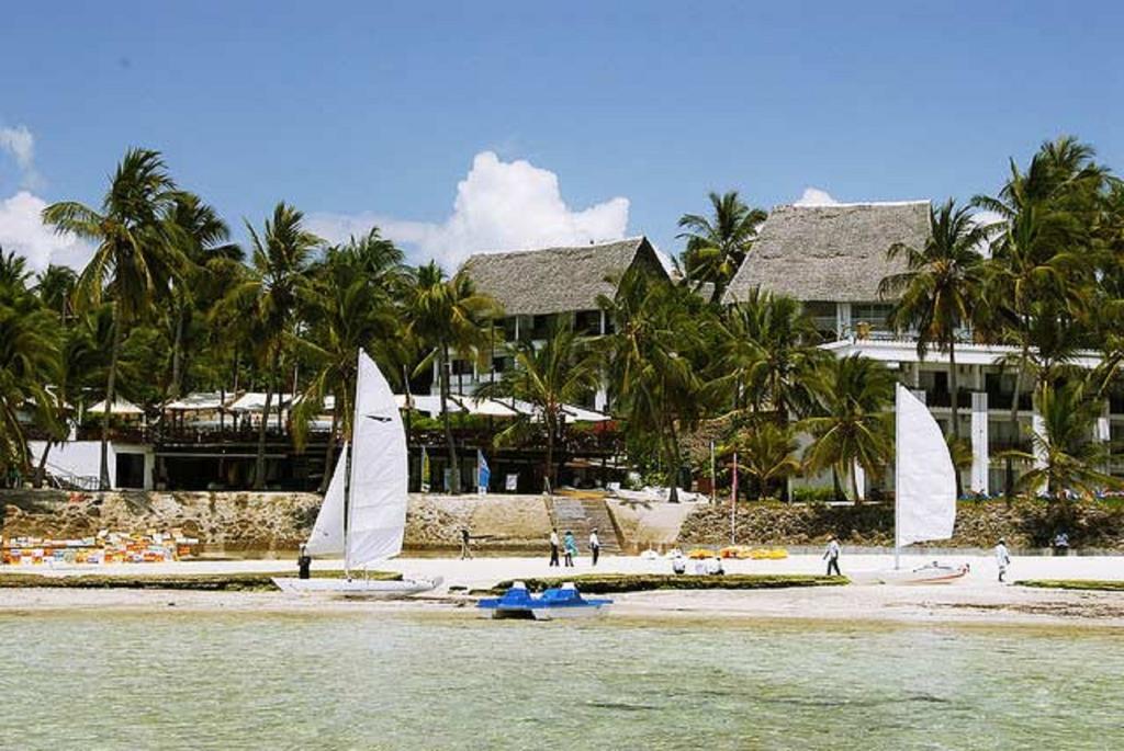 Voyager Beach Resort Mombasa Exterior photo