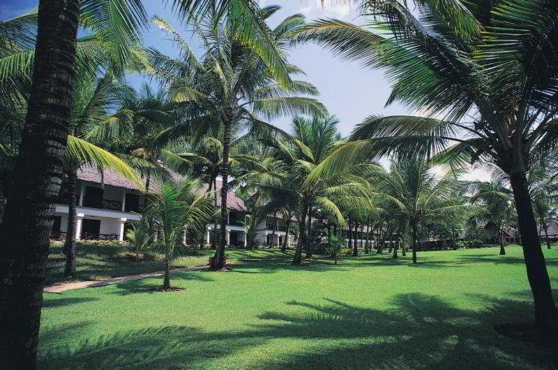 Voyager Beach Resort Mombasa Exterior photo