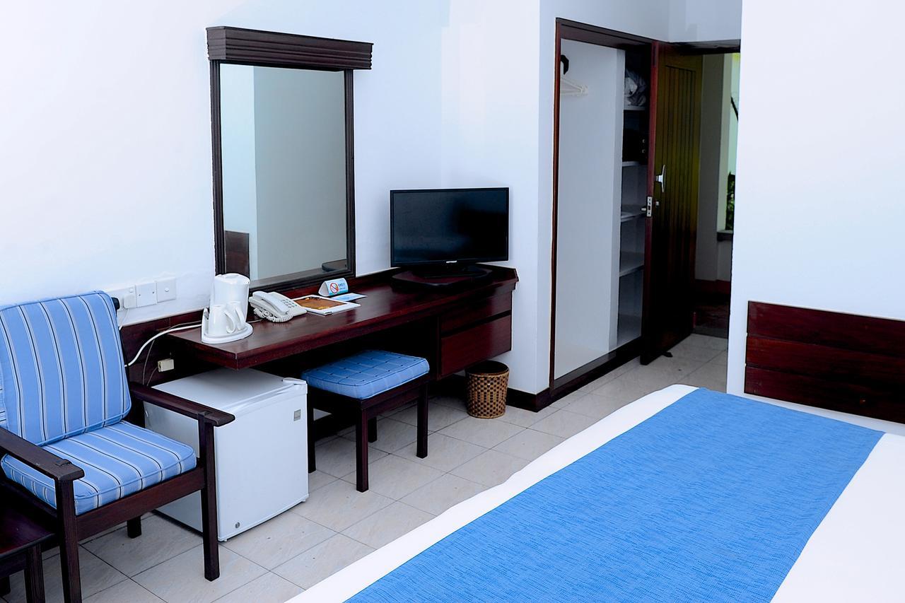 Voyager Beach Resort Mombasa Exterior photo
